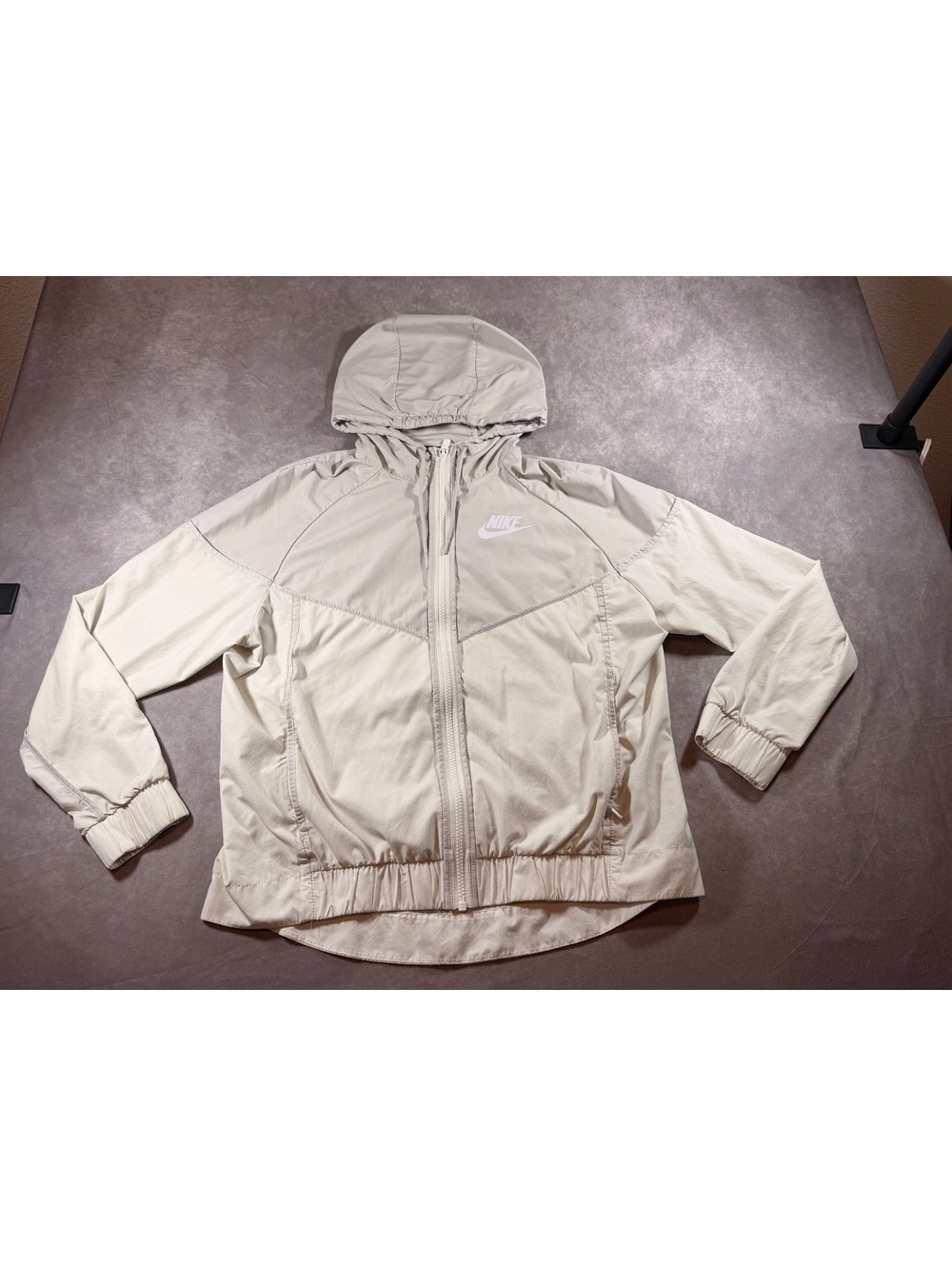 Nike Lightweight Hooded Windbreaker Jacket in Beige, Size L